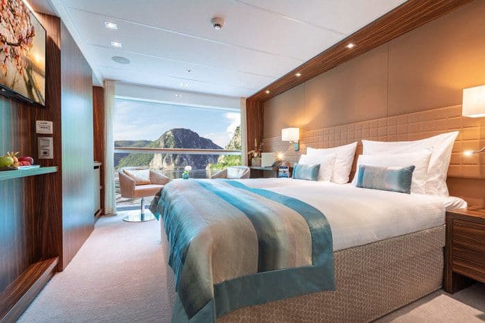 Amadeus River Cruises - Amadeus Star - Accommodation - Cabin.jpg